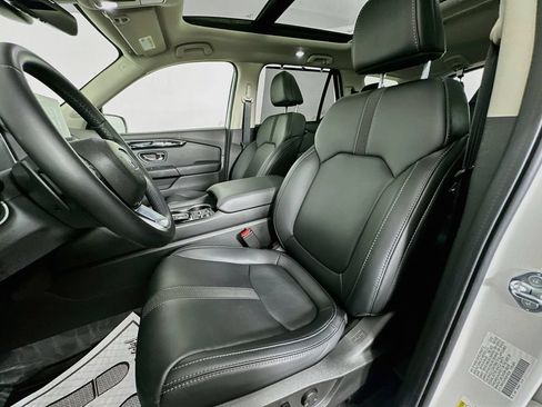 Used 2025 Honda Pilot Touring image 23
