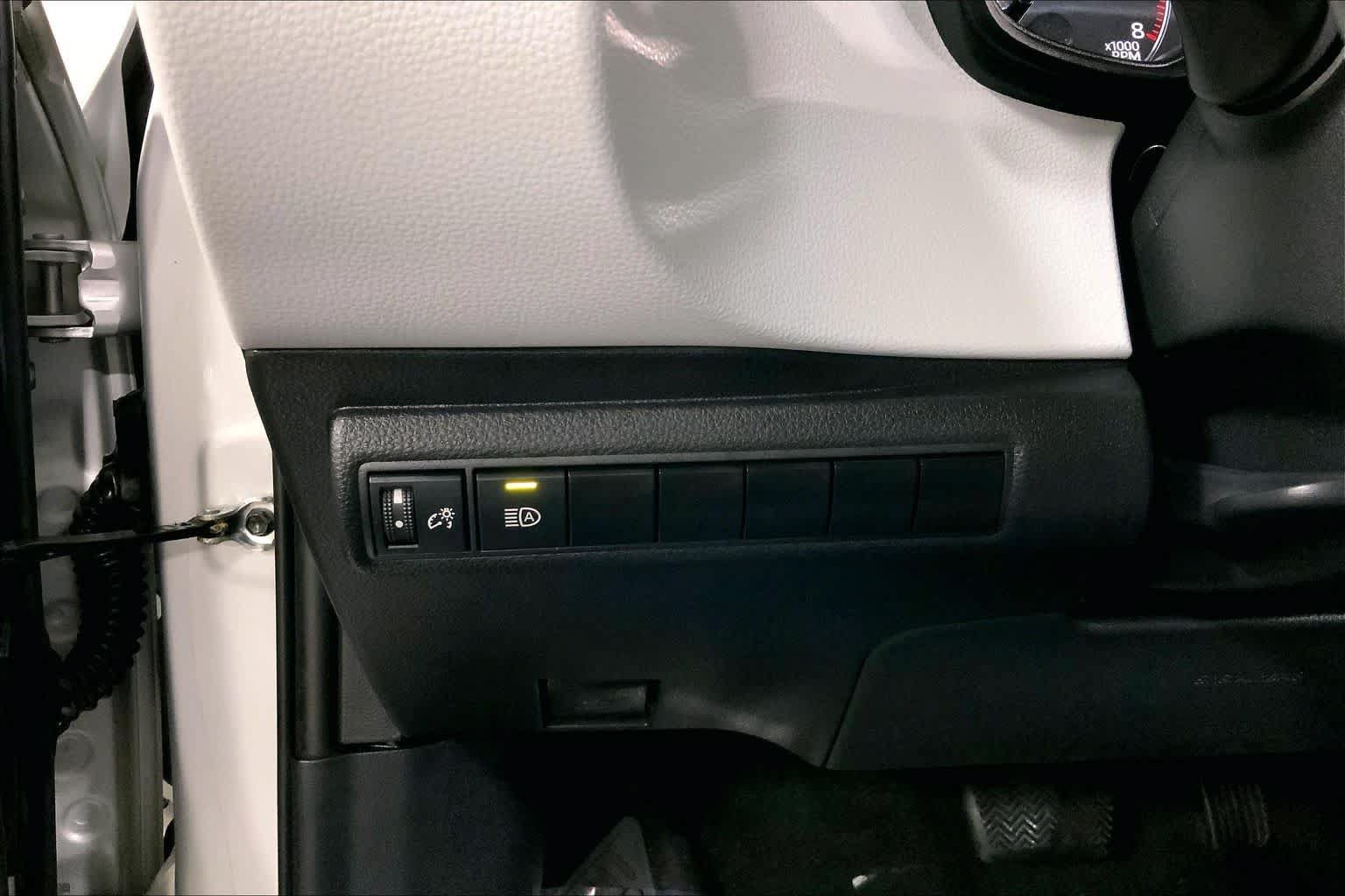 Certified 2024 Toyota Corolla SE w/ SE Premium Package FWD image 35