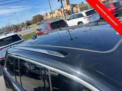 Used 2023 Jeep Grand Cherokee Overland AWD/4WD image 8