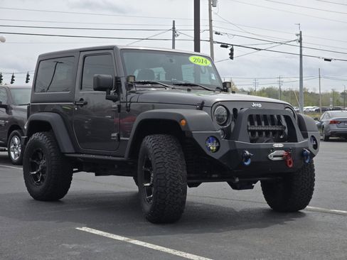 Used 2014 Jeep Wrangler Rubicon w/ Power Convenience Group image 9