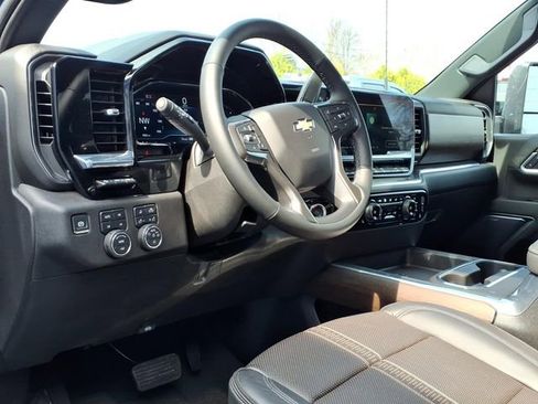 Used 2025 Chevrolet Silverado 2500 High Country w/ High Country Premium Package image 9