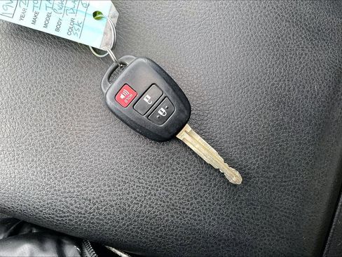 Used 2019 Toyota Tacoma TRD Off-Road image 10