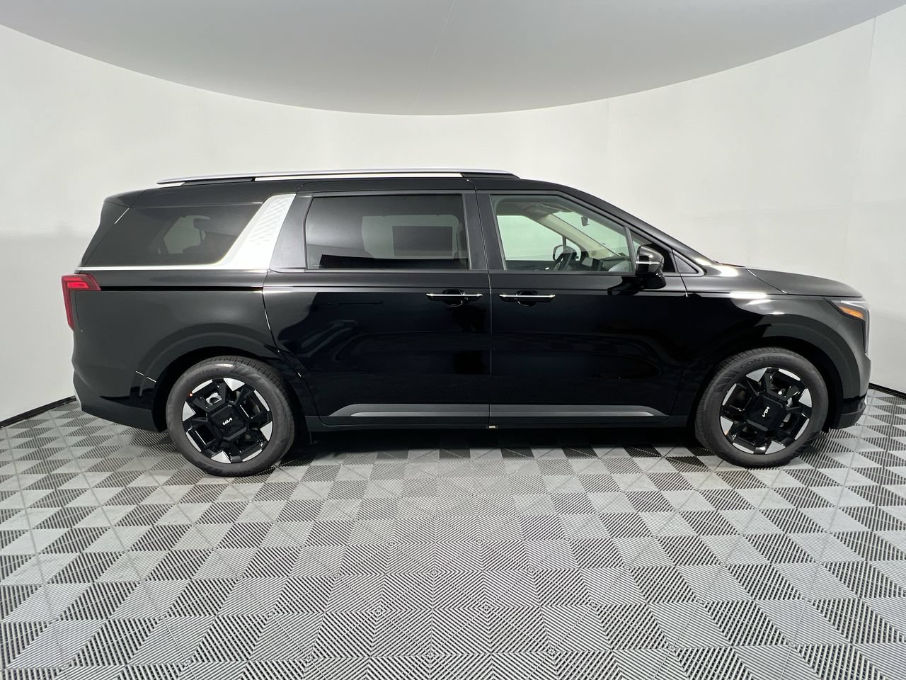 New 2026 Kia Carnival EX FWD image 2