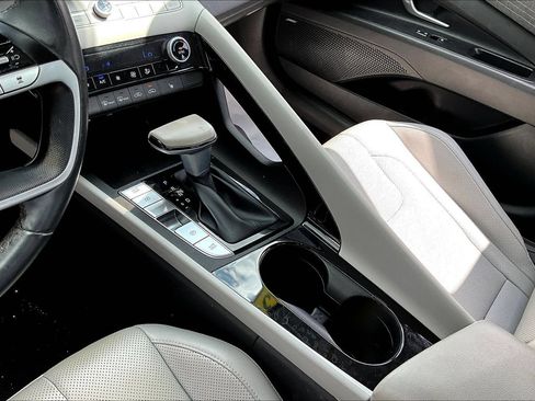 Used 2023 Hyundai Elantra Limited w/ Cargo Package FWD image 17