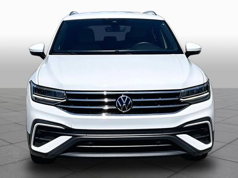 Used 2024 Volkswagen Tiguan SE image 3