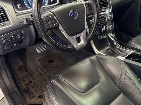 Used 2015 Volvo XC60 T6 R-Design Platinum image 10