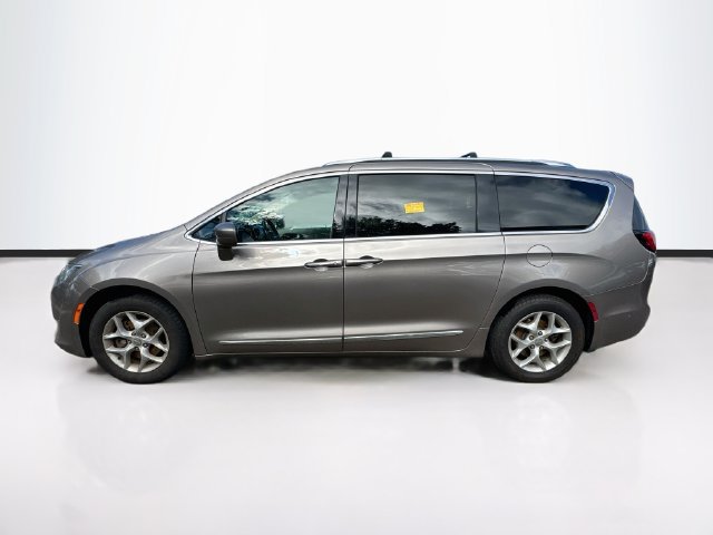 Used 2017 Chrysler Pacifica Touring-L Plus w/ Tire & Wheel Group FWD image 4