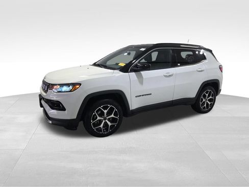 Certified 2025 Jeep Compass Limited AWD/4WD image 5