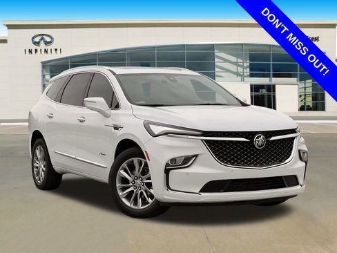 Used 2023 Buick Enclave Avenir image 2