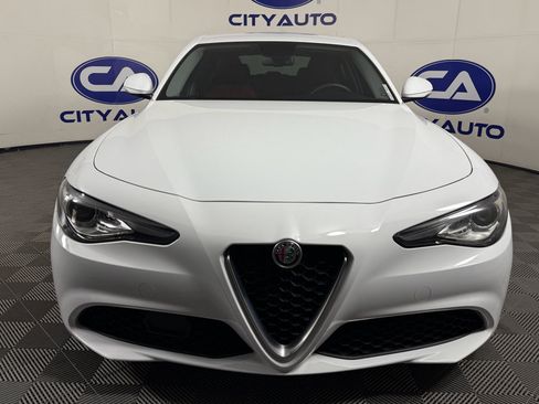 Used 2018 Alfa Romeo Giulia image 2