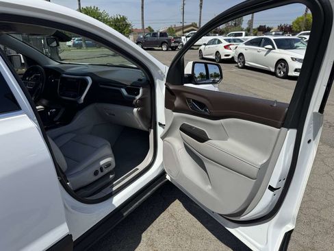 Used 2019 GMC Acadia SLT image 18