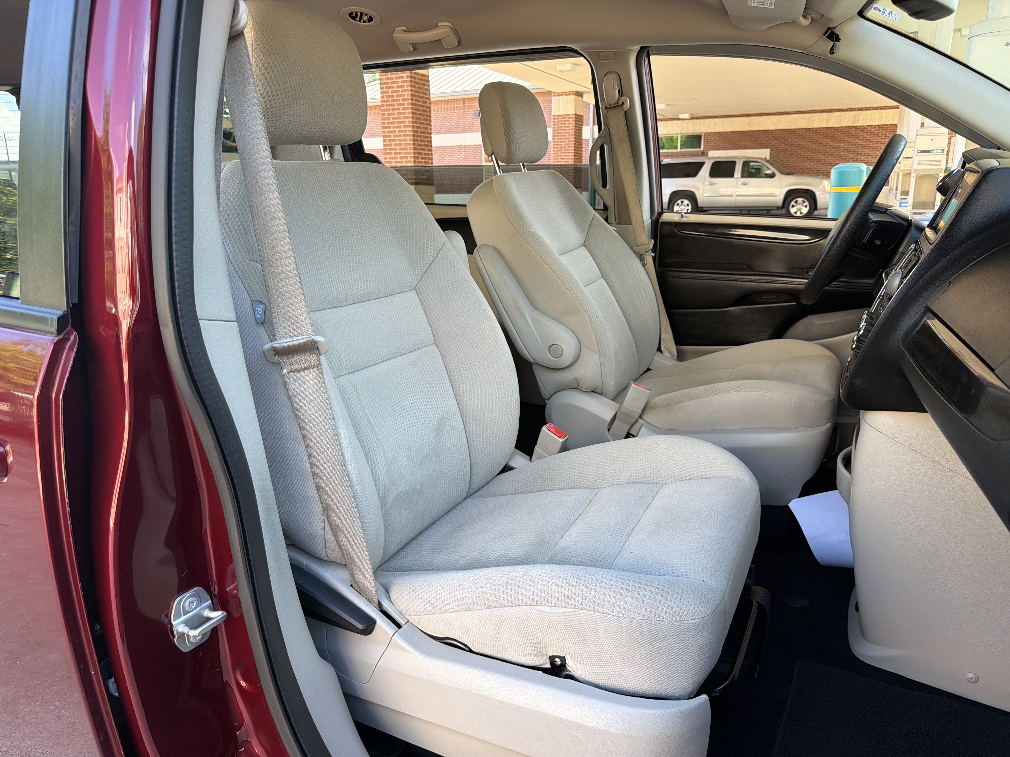 Used 2018 Dodge Grand Caravan SE w/ UConnect Hands-Free Group FWD image 10