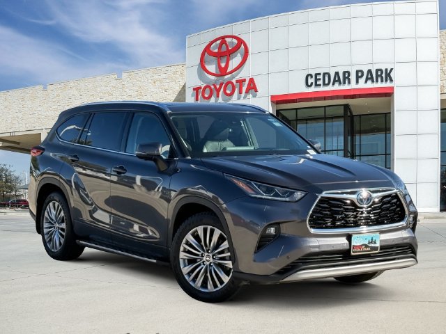 Used 2023 Toyota Highlander Platinum FWD image 1