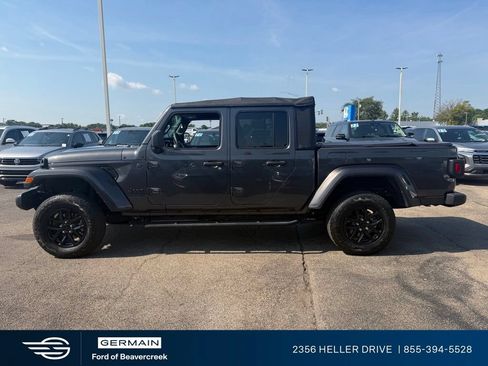 Used 2023 Jeep Gladiator Sport AWD/4WD image 5