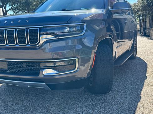 Used 2022 Jeep Wagoneer Series III w/ Convenience Group I image 3