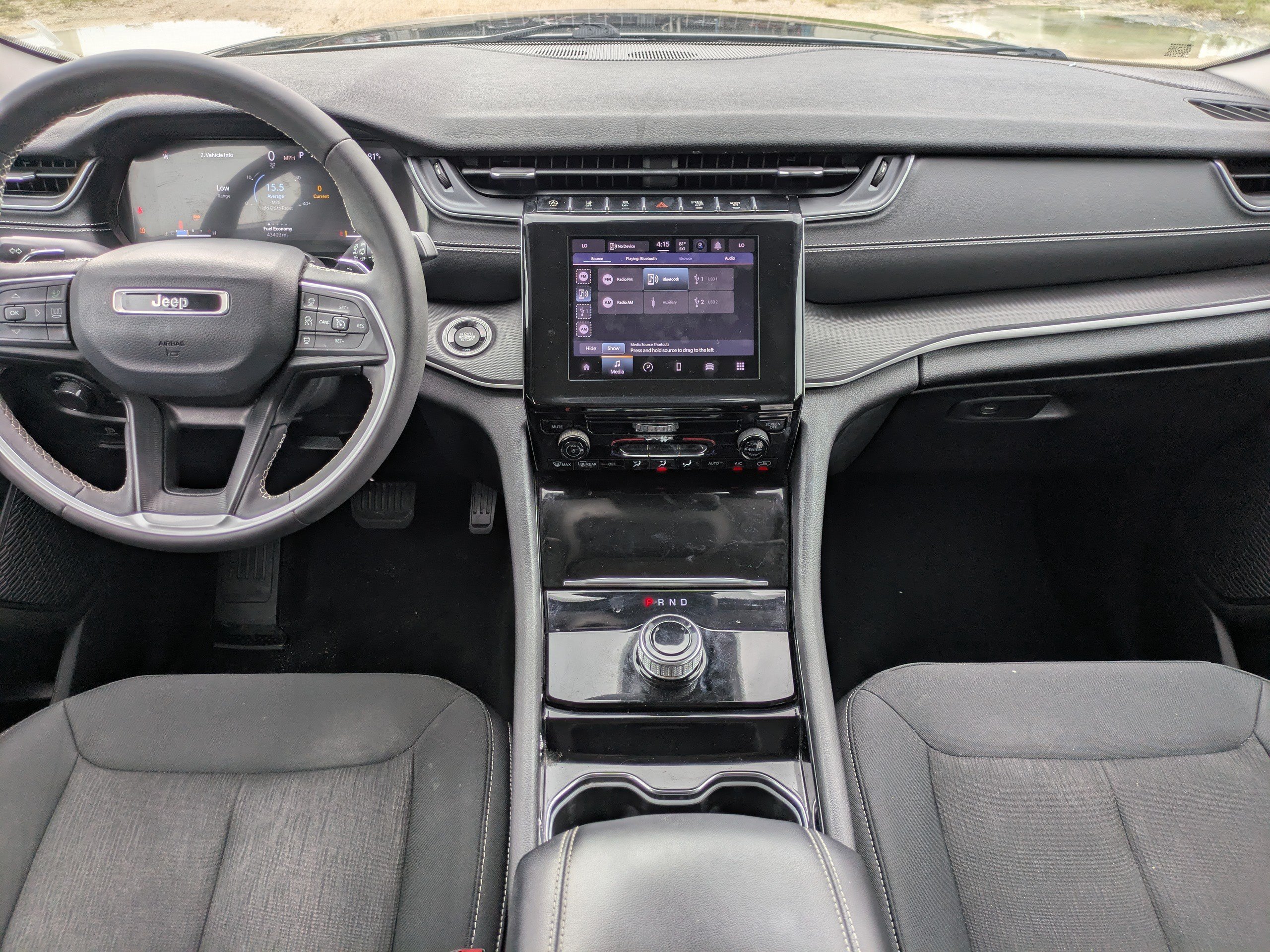 Used 2023 Jeep Grand Cherokee Laredo AWD/4WD image 14