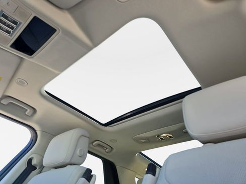 New 2026 Land Rover Discovery Limited Edition image 32