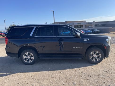 Used 2021 GMC Yukon SLE AWD/4WD image 6