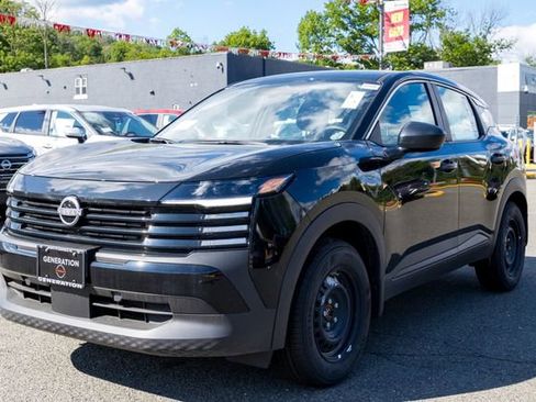 New 2025 Nissan Kicks S image 1