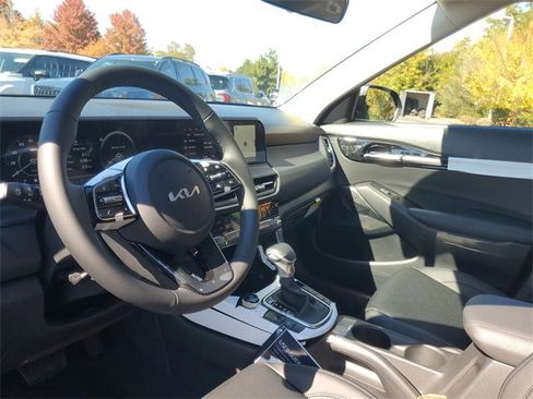 New 2026 Kia Seltos EX image 13