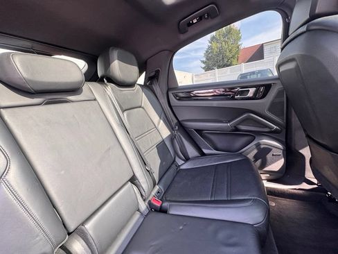 Used 2021 Porsche Cayenne Coupe AWD/4WD image 21