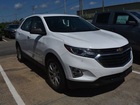 Used 2019 Chevrolet Equinox LS FWD image 3