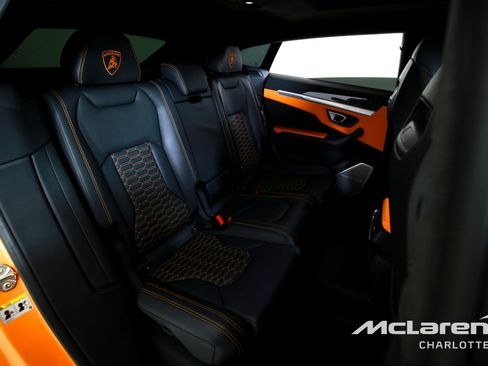 Used 2022 Lamborghini Urus AWD/4WD image 25