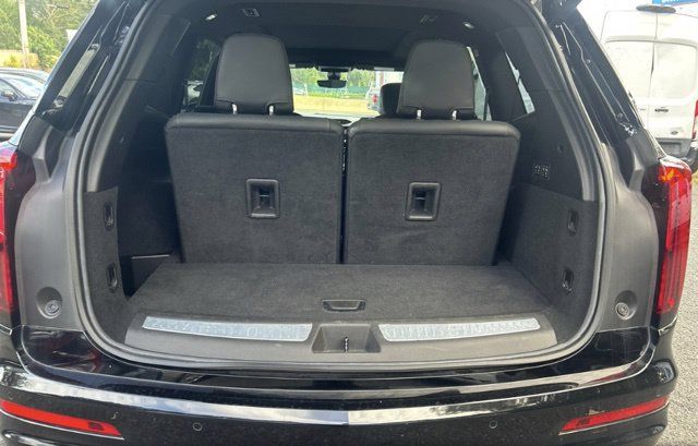 Used 2024 Cadillac XT6 Premium Luxury w/ Technology Package FWD image 7