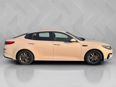 Used 2019 Kia Optima LX image 4