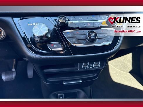 Used 2025 Chrysler Pacifica Select FWD image 23