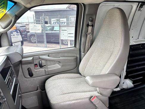 Used 2010 Chevrolet Express 2500 Extended image 14