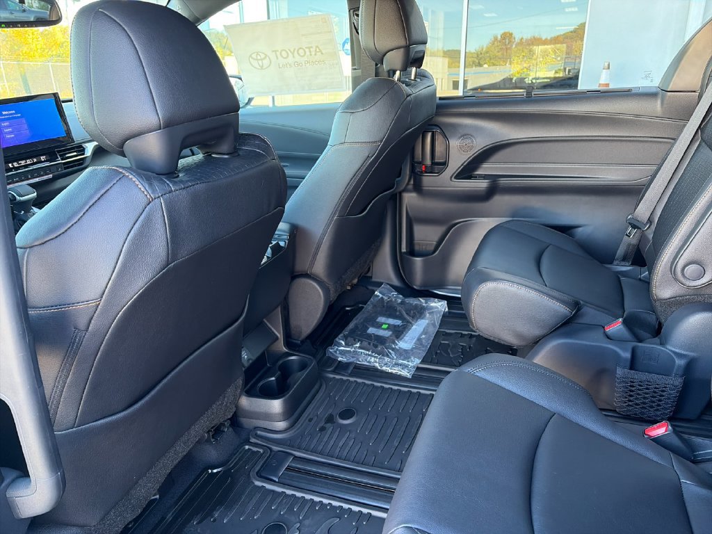 New 2026 Toyota Sienna XLE Woodland Edition AWD/4WD image 13