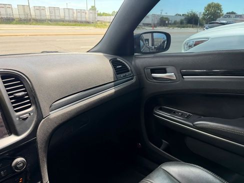Used 2018 Chrysler 300 S w/ 300S Premium Group RWD image 24