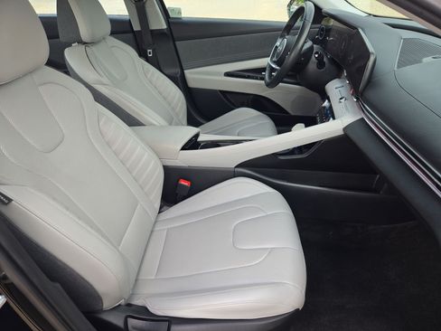 Used 2024 Hyundai Elantra Limited FWD image 32