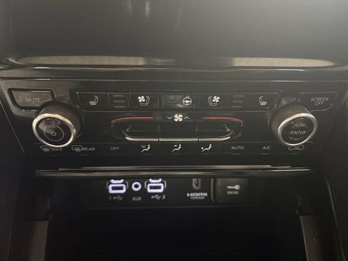 Used 2023 Jeep Grand Cherokee L Overland AWD/4WD image 11