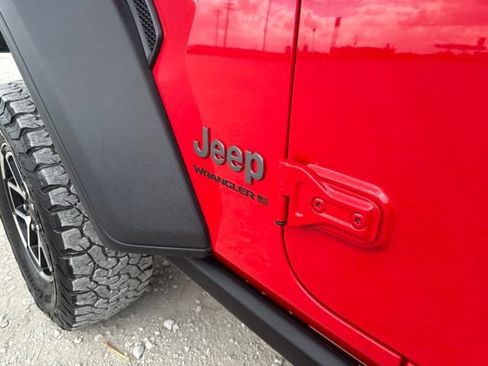Used 2025 Jeep Wrangler Unlimited Rubicon AWD/4WD image 10