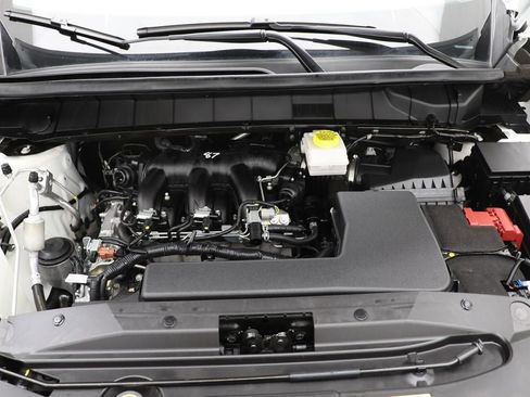 Used 2024 Nissan Pathfinder S image 26