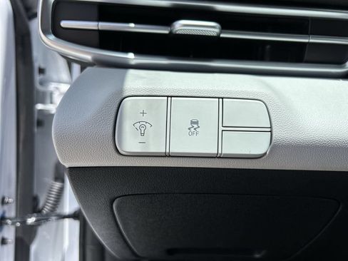 New 2025 Hyundai Elantra Limited FWD image 26