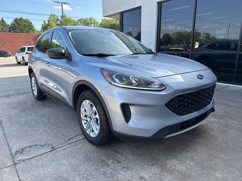 Used 2022 Ford Escape SE w/ Convenience Package AWD/4WD image 2