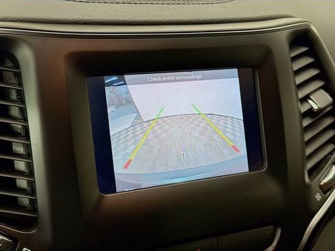 Used 2019 Jeep Cherokee Latitude w/ Popular Appearance Group image 13