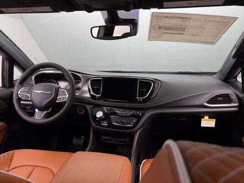 New 2026 Chrysler Pacifica Pinnacle image 25