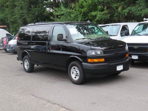 Used 2020 Chevrolet Express 3500 RWD image 8