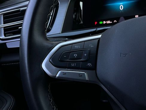 Used 2025 Volkswagen Atlas Cross Sport SE image 34