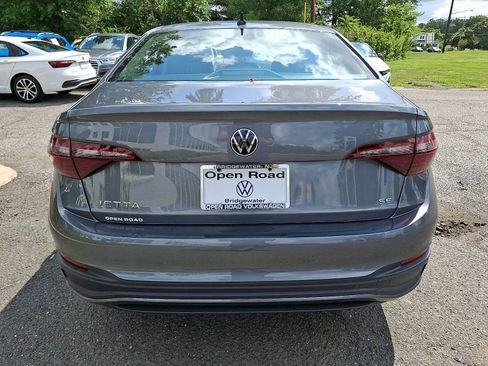 Certified 2023 Volkswagen Jetta SE FWD image 5