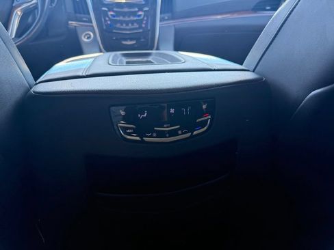 Used 2019 Cadillac Escalade Luxury AWD/4WD image 14