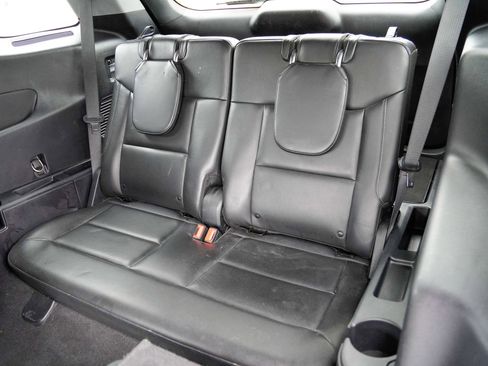 Used 2022 Ford Explorer XLT w/ Equipment Group 202A AWD/4WD image 16