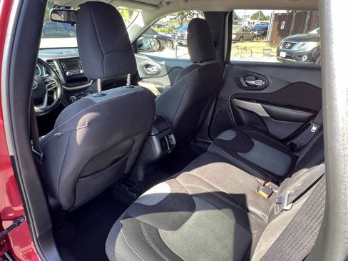 Used 2017 Jeep Cherokee Sport image 10