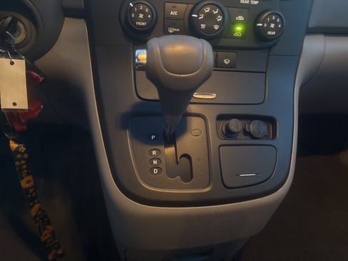 Used 2012 Kia Sedona LX image 11