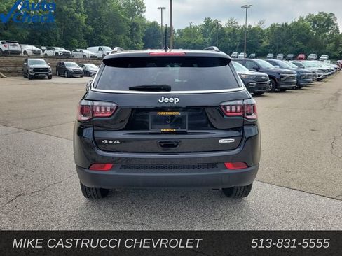 Used 2025 Jeep Compass Latitude AWD/4WD image 4
