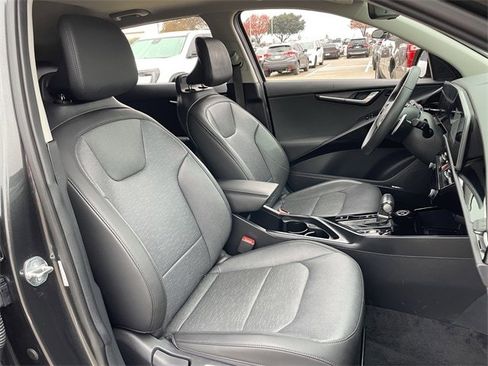 Used 2024 Kia Niro SX Touring image 27
